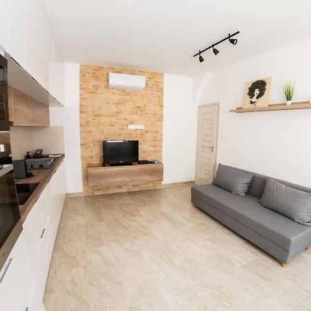 Winestone Corner Apartment เดเบรตเซน ภายนอก รูปภาพ