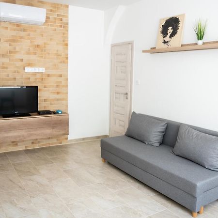 Winestone Corner Apartment เดเบรตเซน ภายนอก รูปภาพ