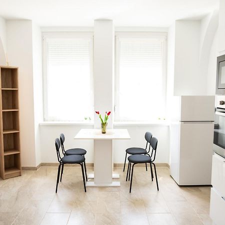 Winestone Corner Apartment เดเบรตเซน ภายนอก รูปภาพ