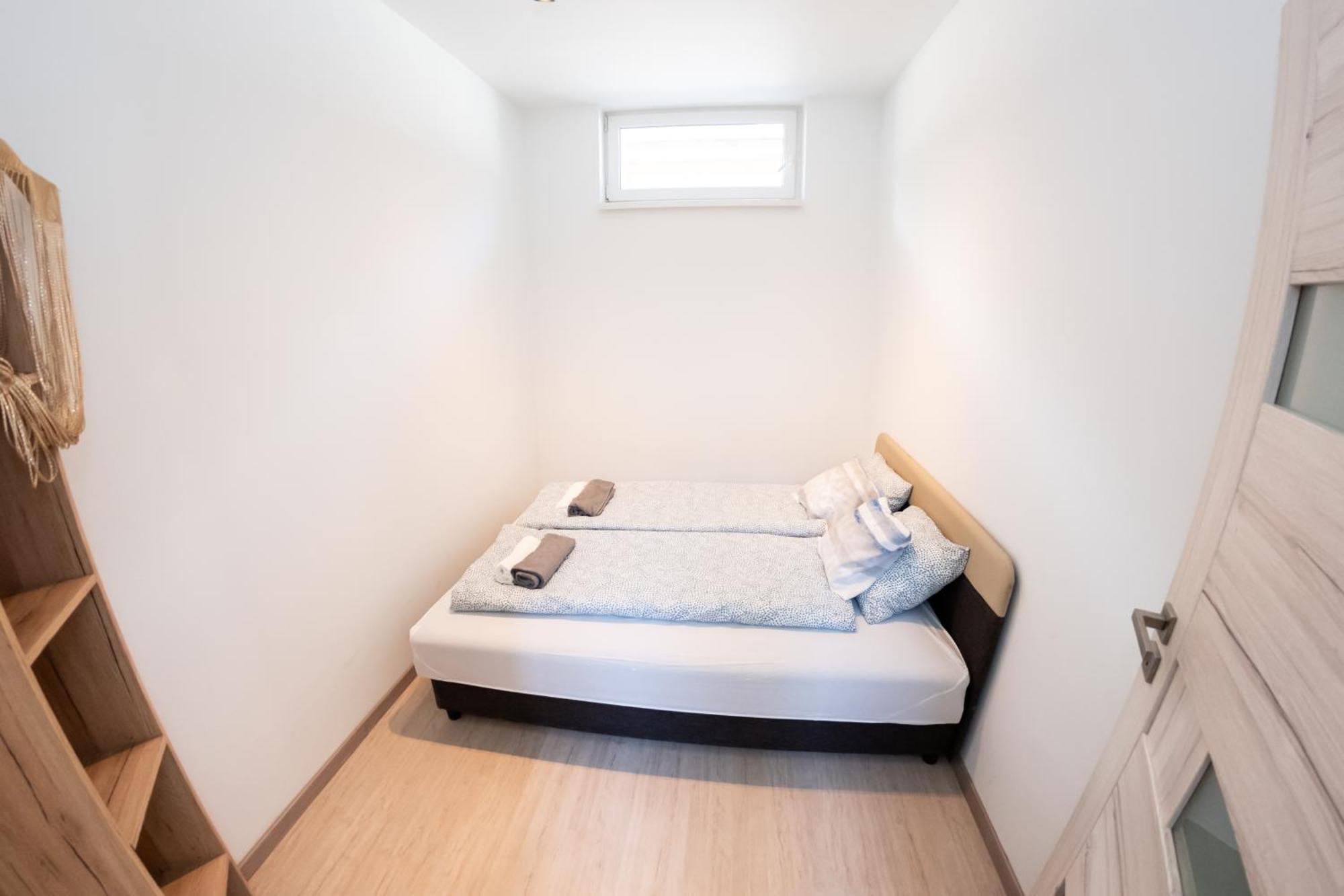 Winestone Corner Apartment เดเบรตเซน ภายนอก รูปภาพ