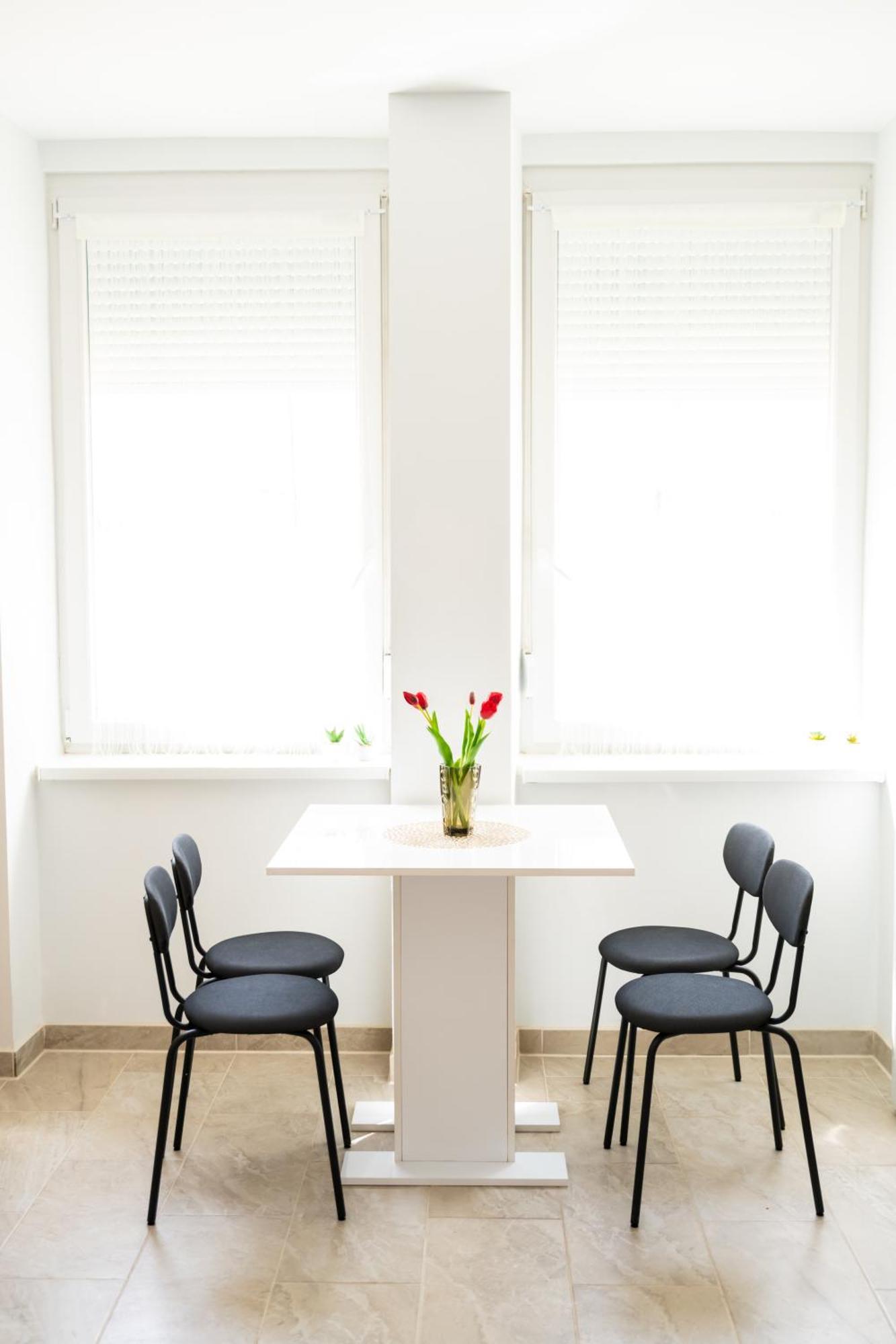 Winestone Corner Apartment เดเบรตเซน ภายนอก รูปภาพ