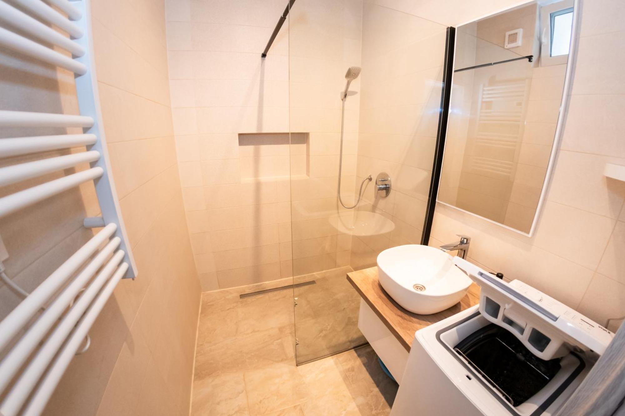Winestone Corner Apartment เดเบรตเซน ภายนอก รูปภาพ